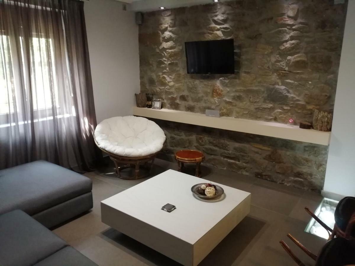 Modern Residence In The Center Of Trikala Exterior foto